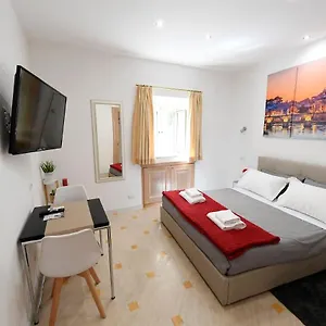 https://la-casa-degli-osti-2-piazza-navona.it-romehotels.com